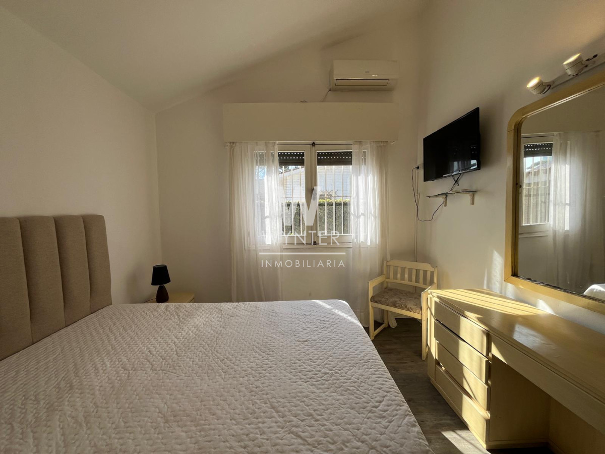 Casa ID.674 - Casa paradas Playa Mansa - 4 y dependencia