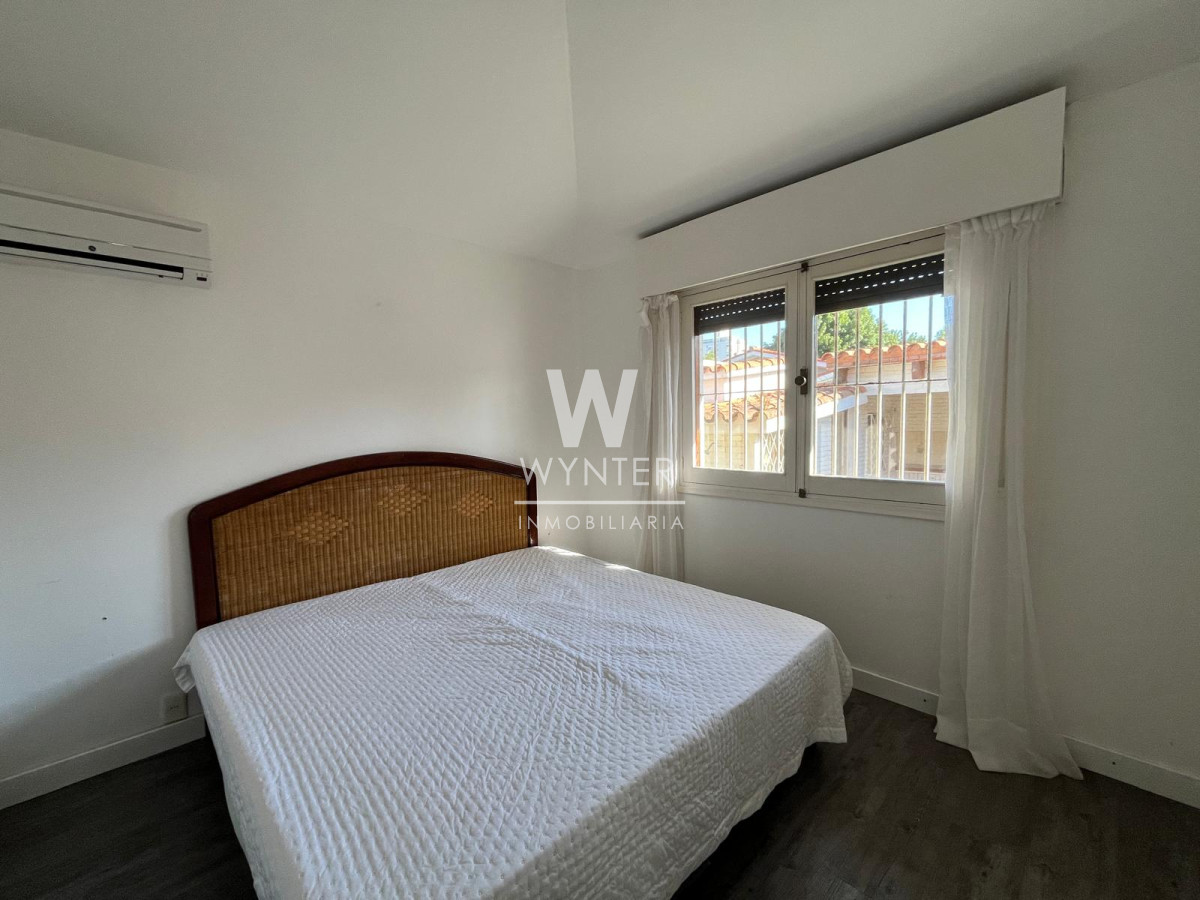Casa ID.674 - Casa paradas Playa Mansa - 4 y dependencia