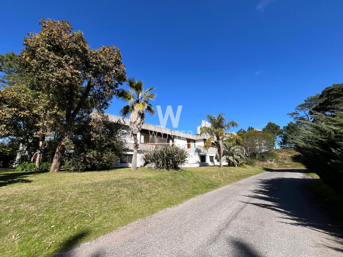 Casa ID.5918 - Casa en venta en San Rafael con 3.590 m2 - 11 suites