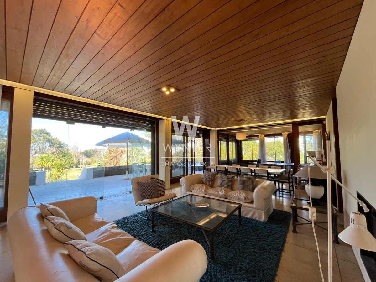 Casa ID.5918 - Casa en venta en San Rafael con 3.590 m2 - 11 suites