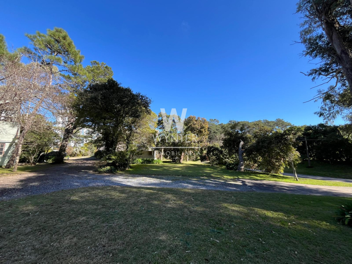 Casa ID.5918 - Casa en venta en San Rafael con 3.590 m2 - 11 suites