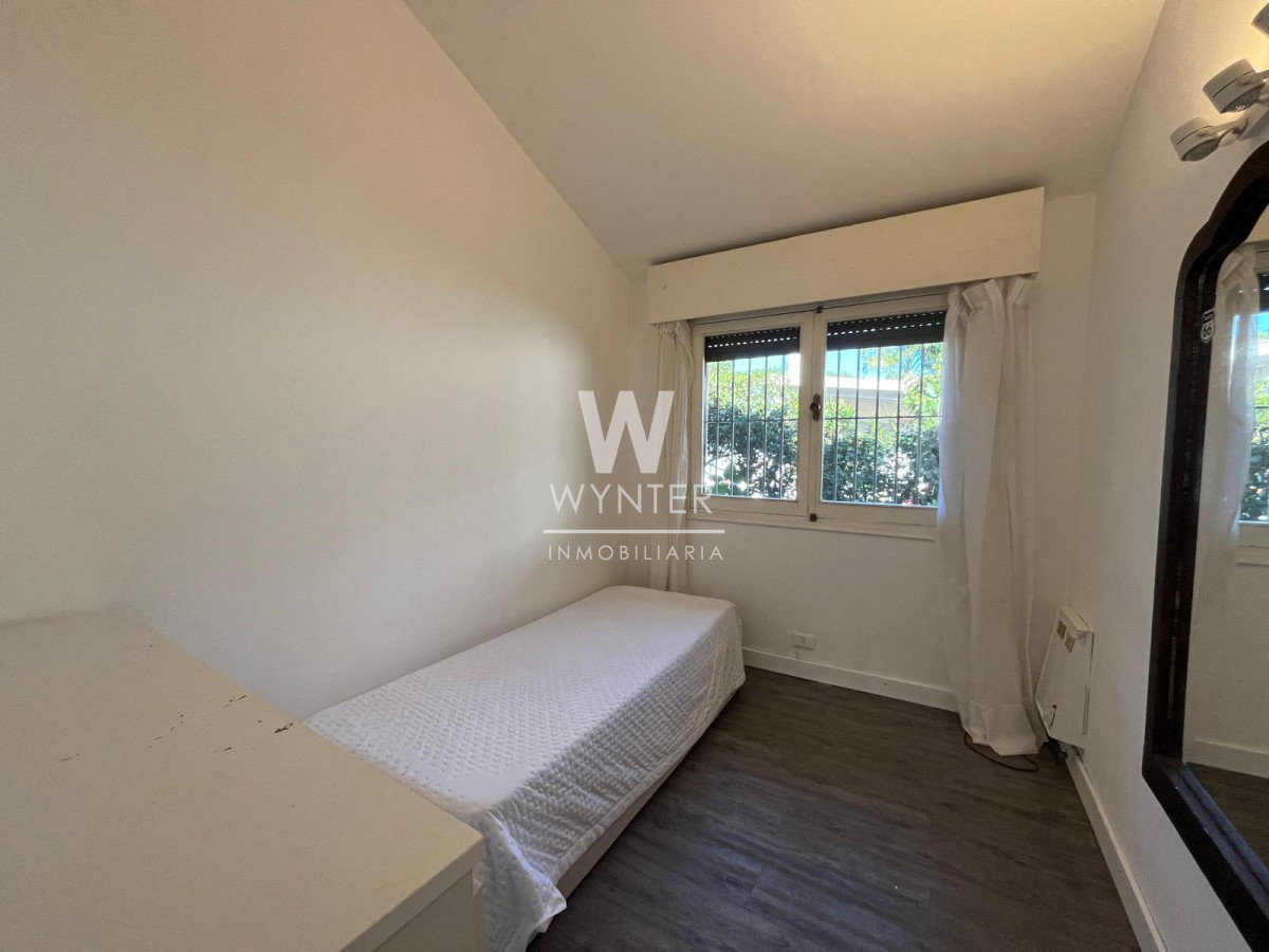 Casa ID.674 - Casa paradas Playa Mansa - 4 y dependencia