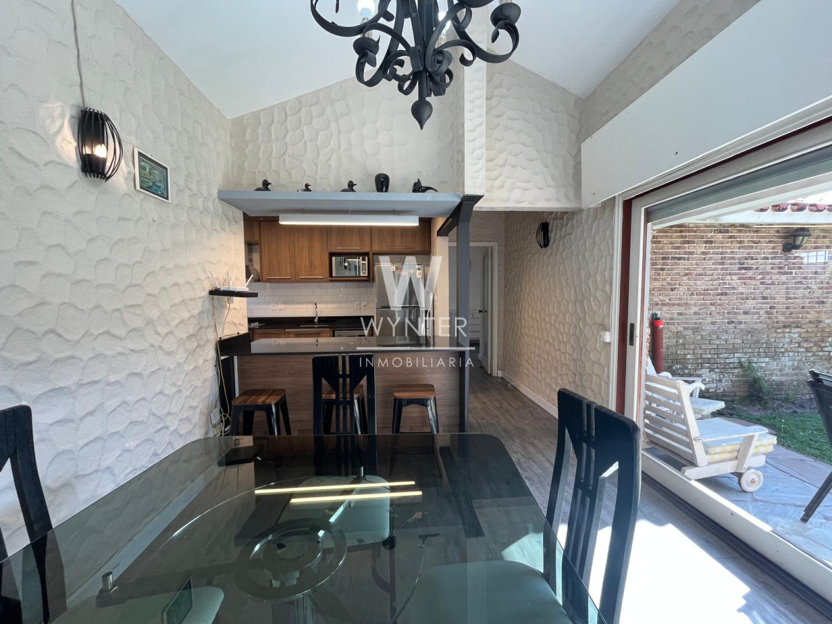 Casa ID.674 - Casa paradas Playa Mansa - 4 y dependencia