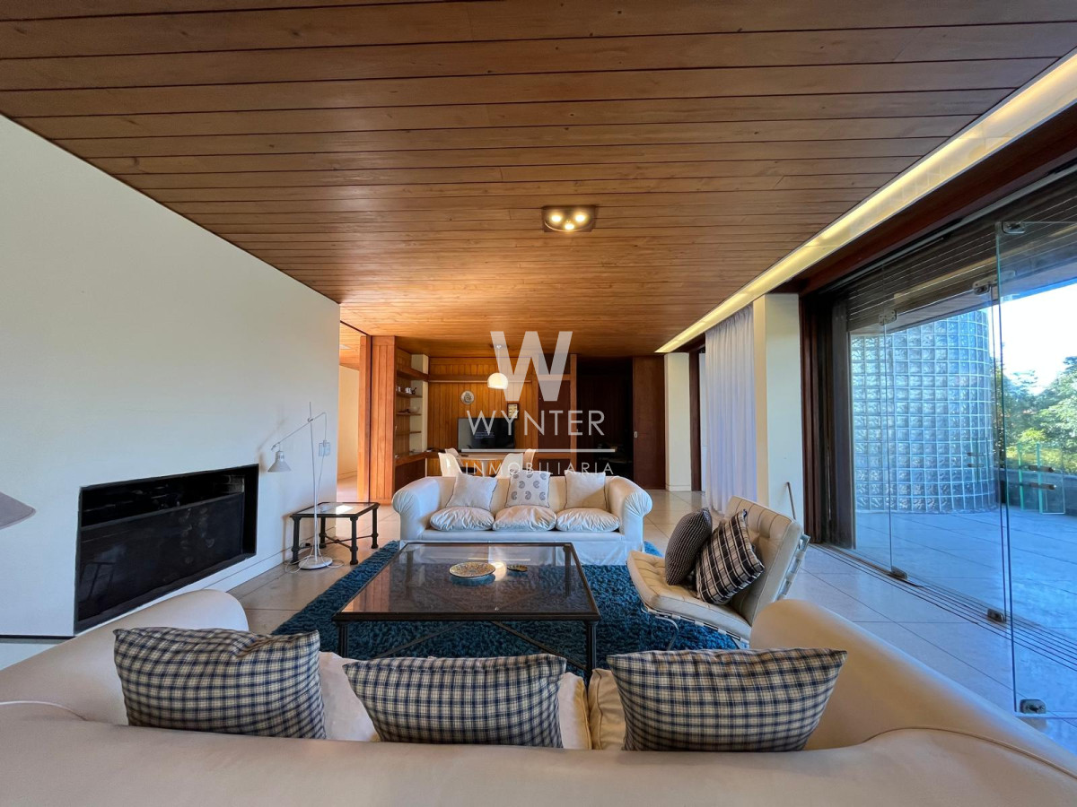 Casa ID.5918 - Casa en venta en San Rafael con 3.590 m2 - 11 suites