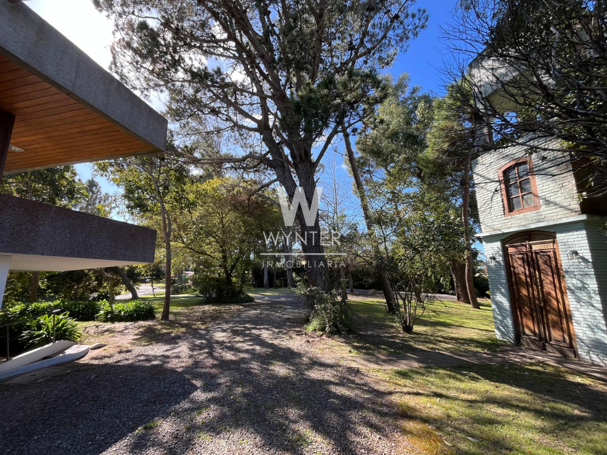 Casa ID.5918 - Casa en venta en San Rafael con 3.590 m2 - 11 suites