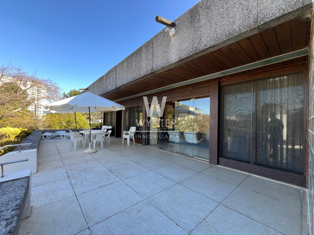 Casa ID.5918 - Casa en venta en San Rafael con 3.590 m2 - 11 suites