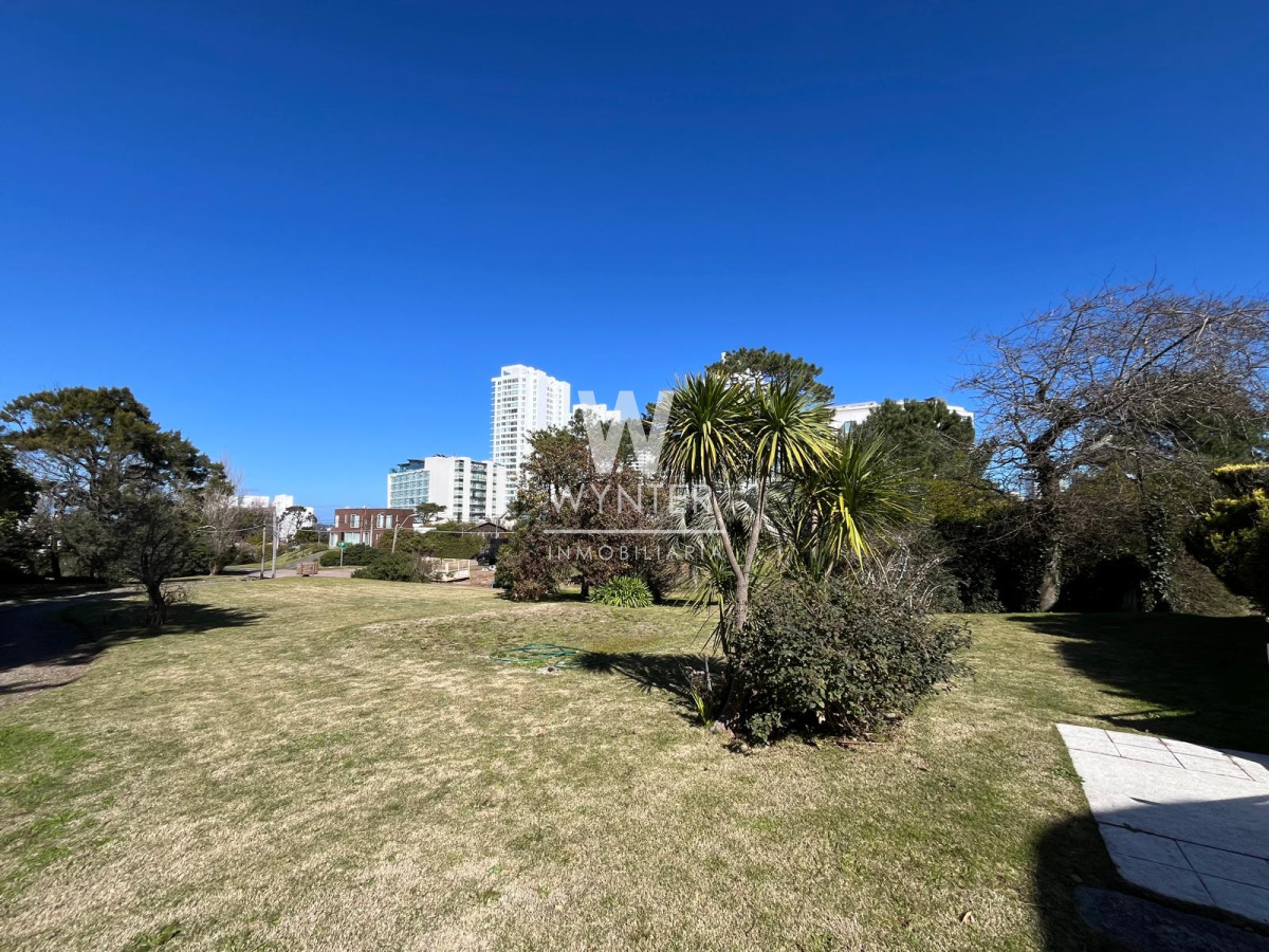 Casa ID.5918 - Casa en venta en San Rafael con 3.590 m2 - 11 suites