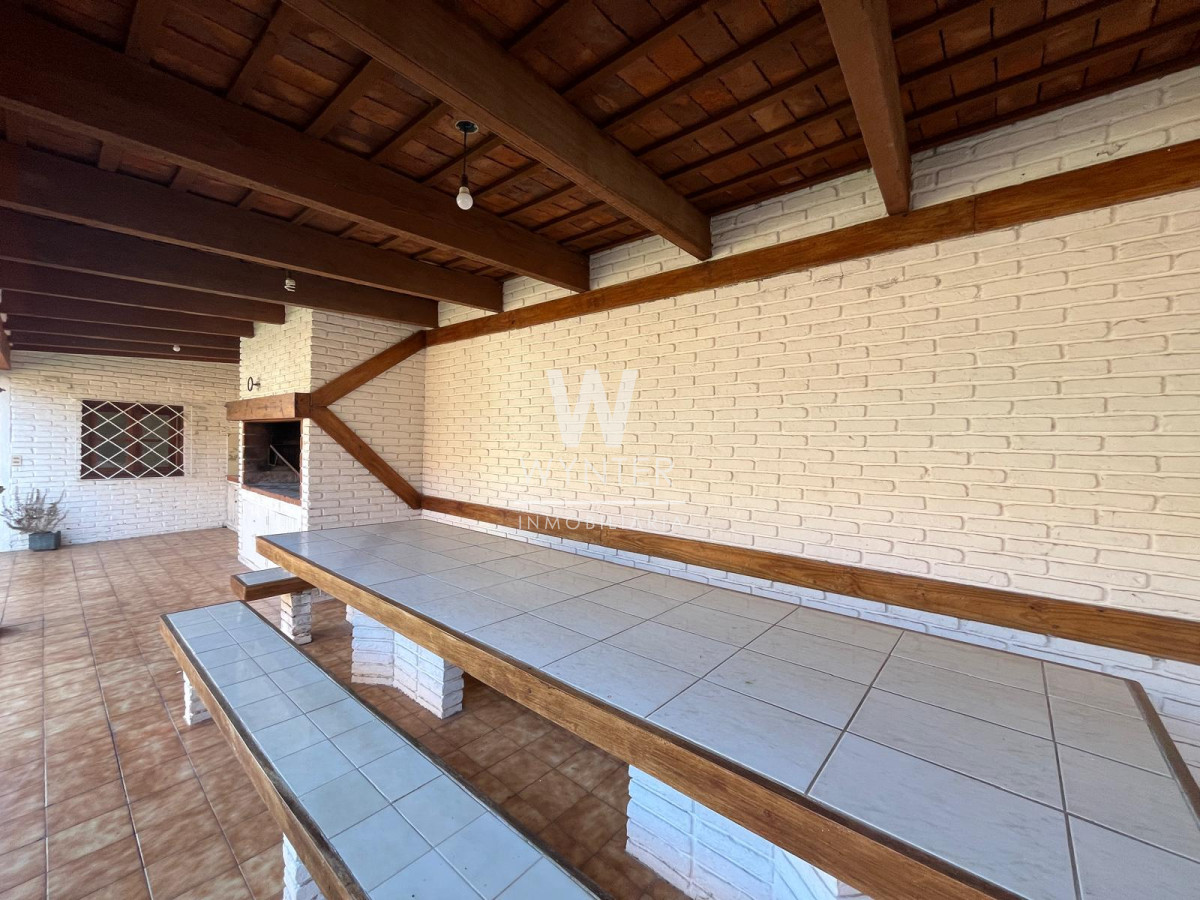 Casa ID.674 - Casa paradas Playa Mansa - 4 y dependencia