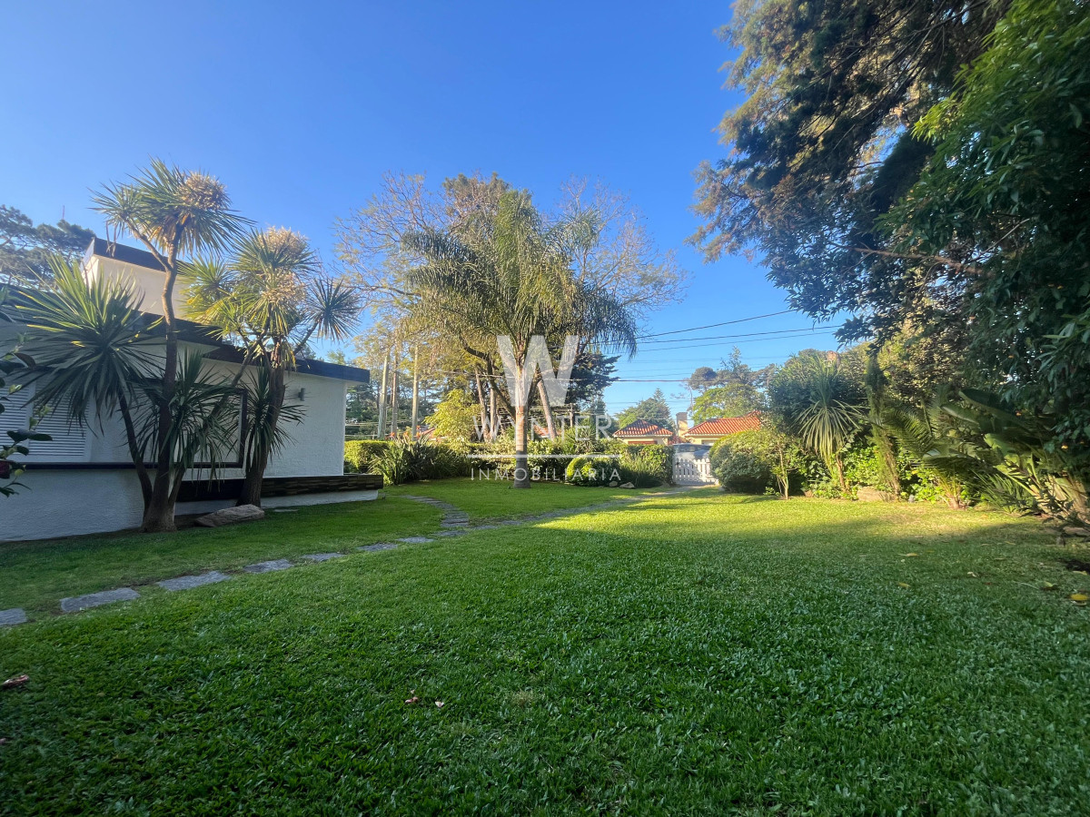 Casa ID.5200 - Casa en venta, reciclada en barrio Cantegril!!!