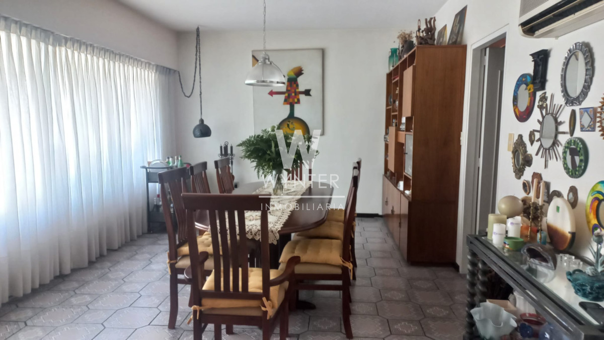 Casa ID.5304 - Gran casa en venta, en barrio La Blanqueada 