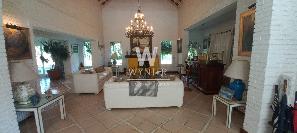 Casa ID.3755 - Excelente casa a 1 cuadra del mar con un hermoso parque de 3.550 m2