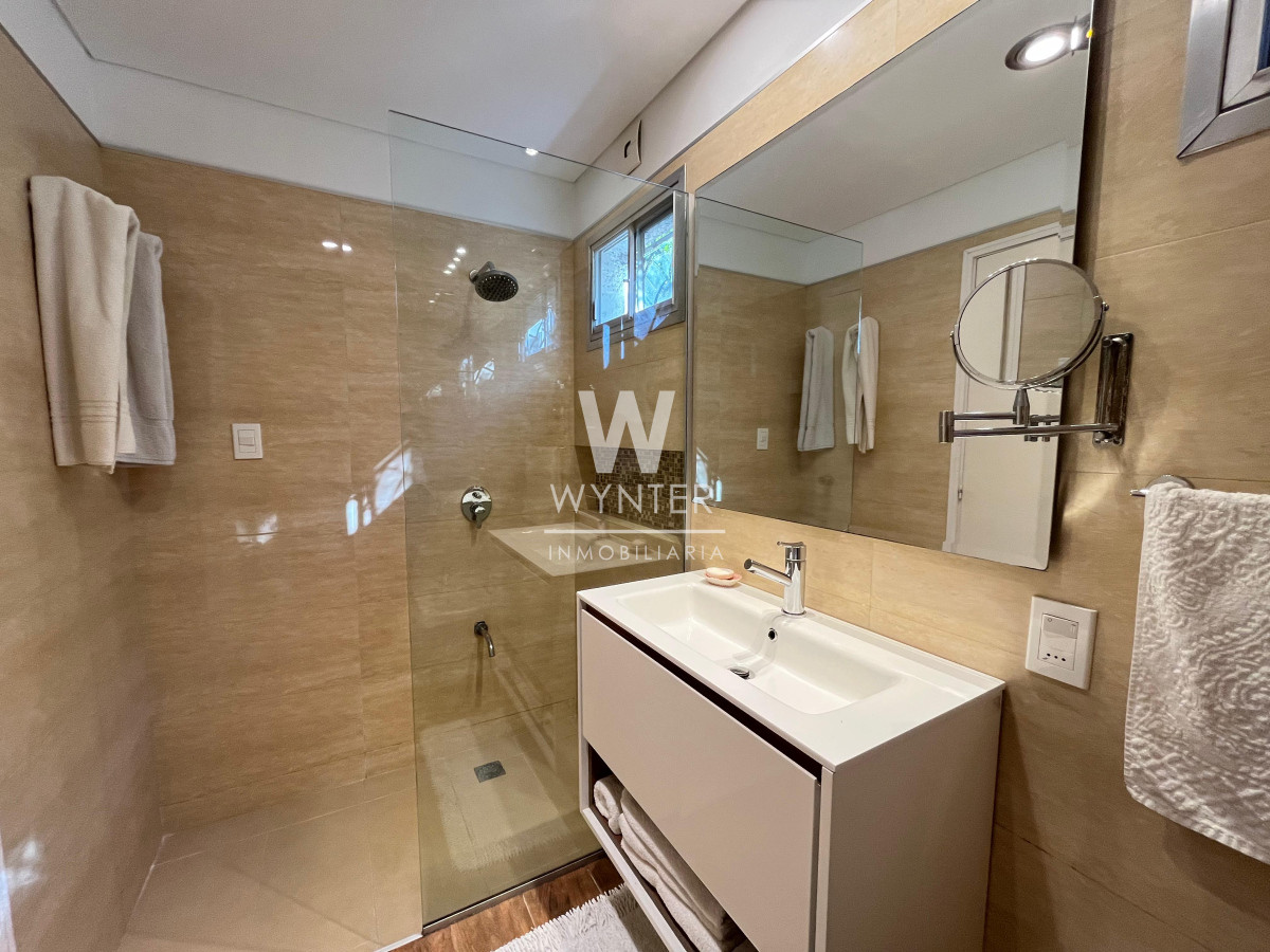 Casa ID.5200 - Casa en venta, reciclada en barrio Cantegril!!!