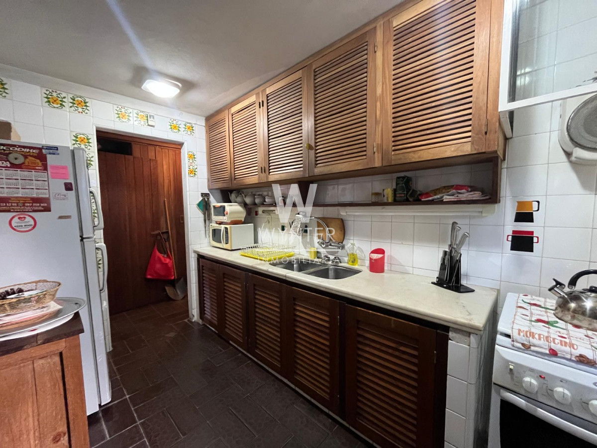 Casa ID.5635 - Casa en venta con doble frente sobre Av. Córdoba y Boulevar Artigas, apta para uso comercial. 