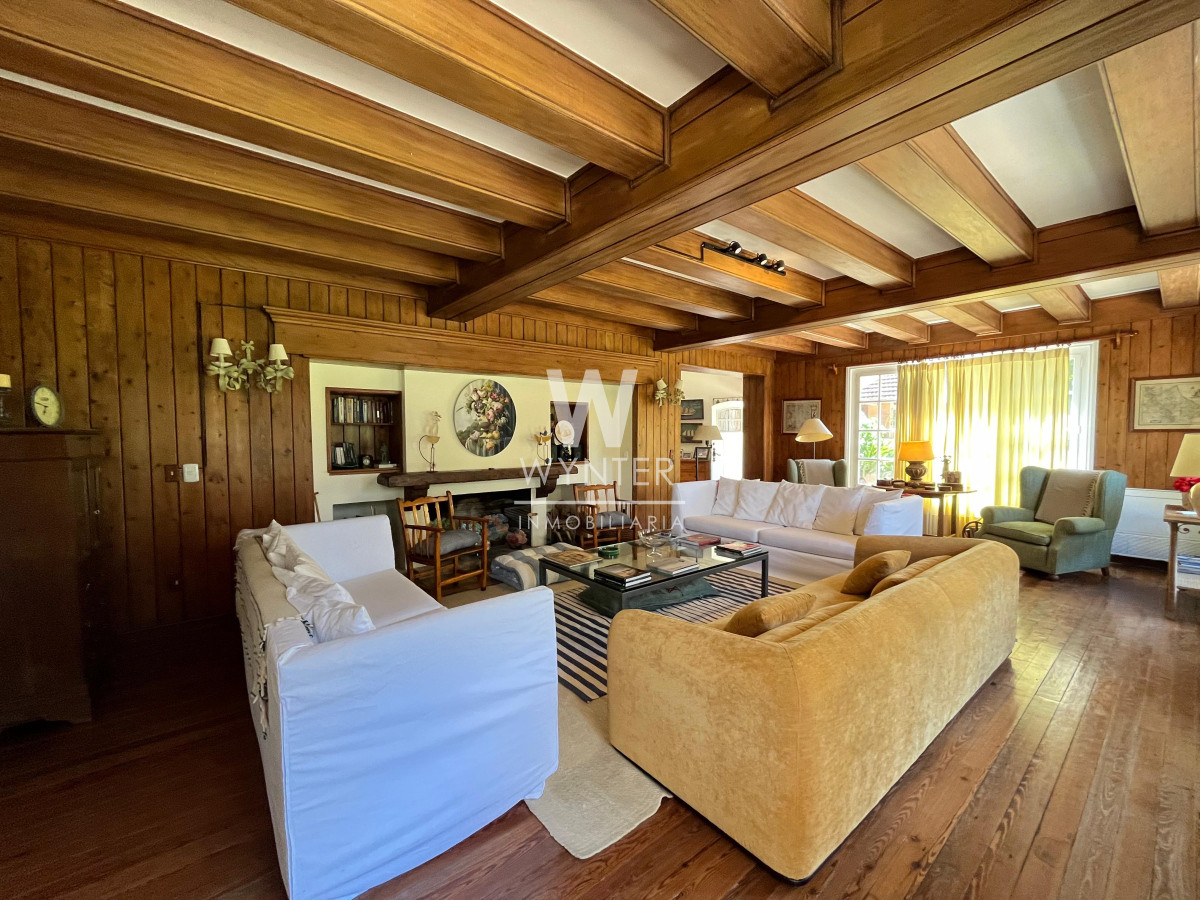 Casa ID.5283 - Casa en venta construida por el Arq. Arturo Dubourg