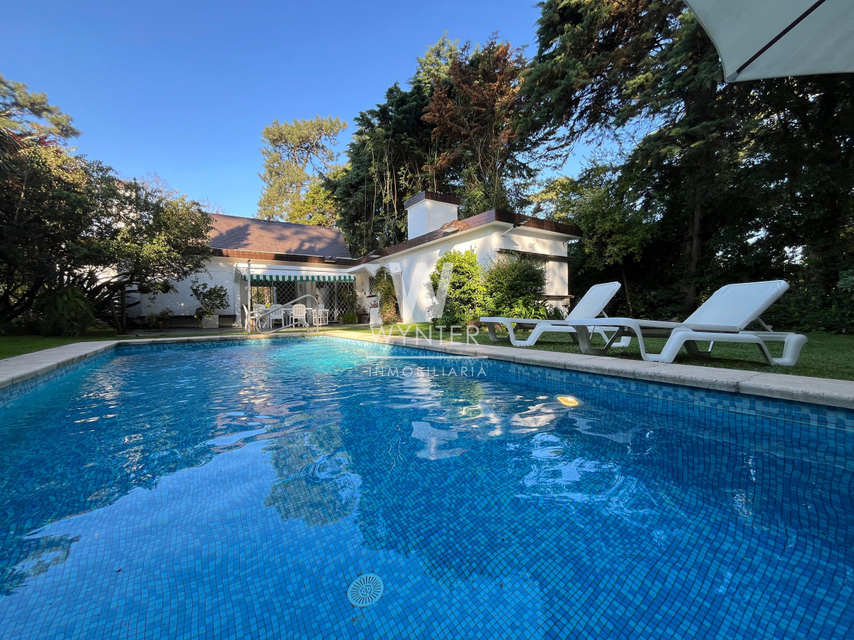 Casa ID.5200 - Casa en venta, reciclada en barrio Cantegril!!!