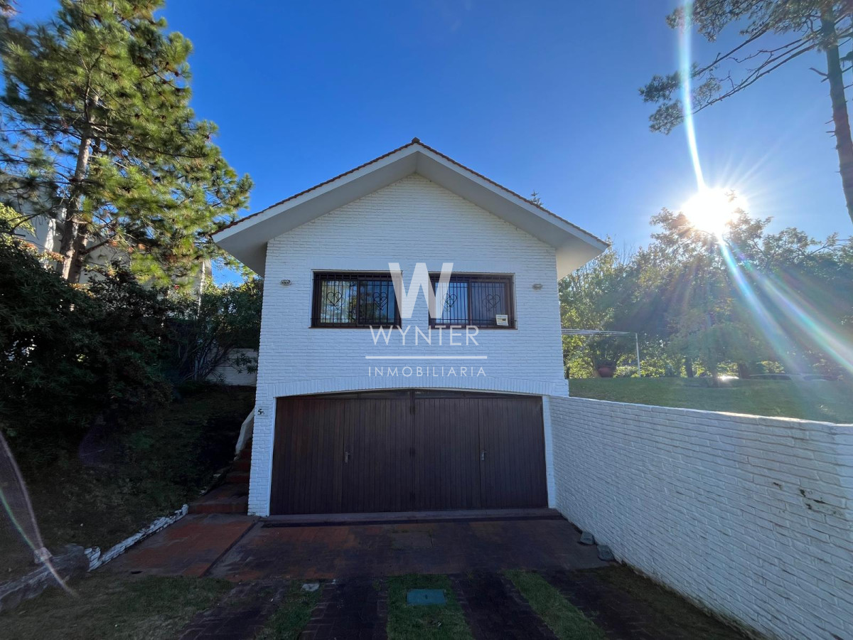 Casa ID.5635 - Casa en venta con doble frente sobre Av. Córdoba y Boulevar Artigas, apta para uso comercial. 