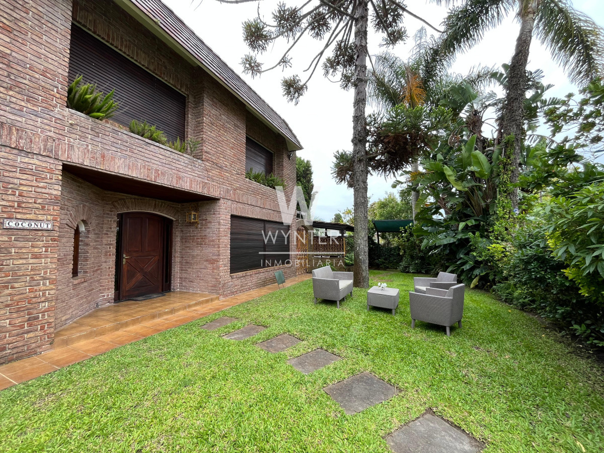 Casa ID.5391 - Casa en venta - A pasos de la Playa Mansa