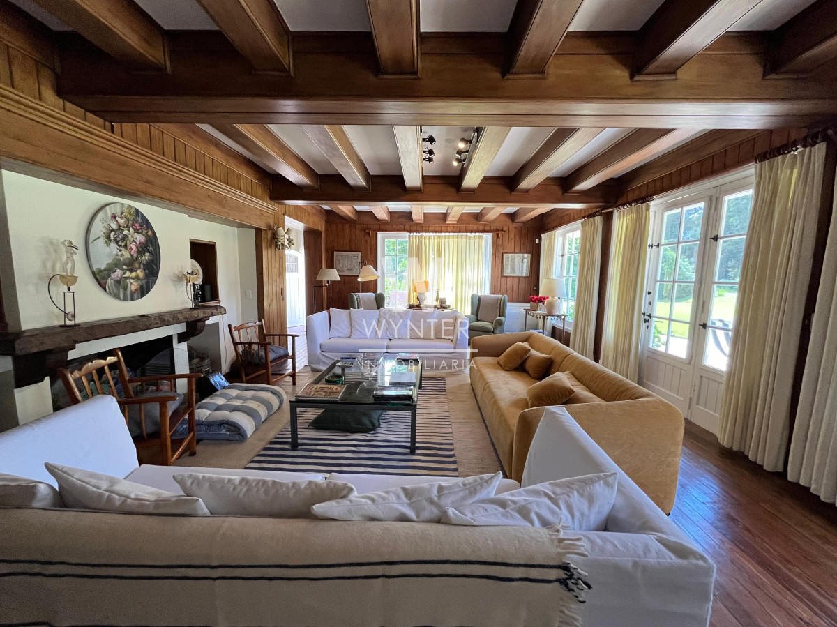Casa ID.5283 - Casa en venta construida por el Arq. Arturo Dubourg