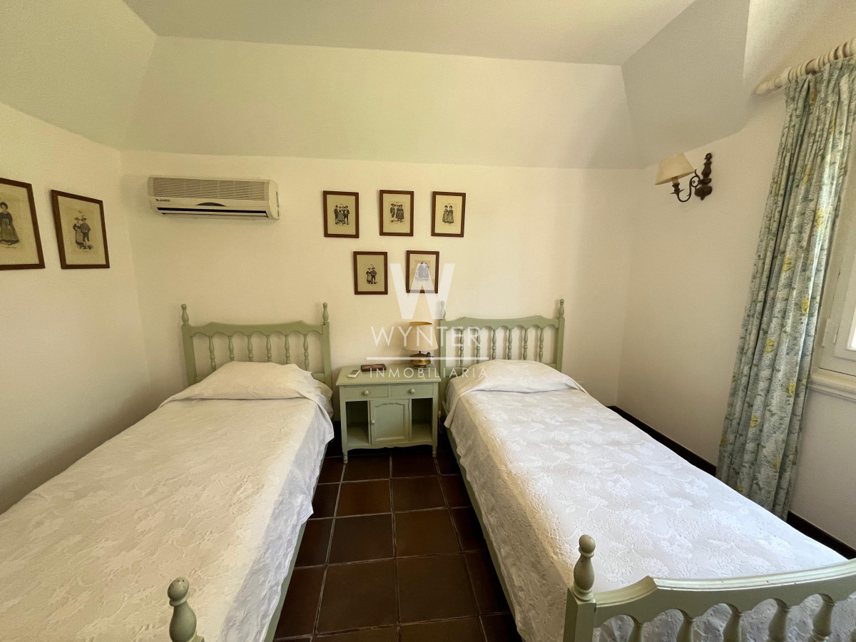 Casa ID.5283 - Casa en venta construida por el Arq. Arturo Dubourg