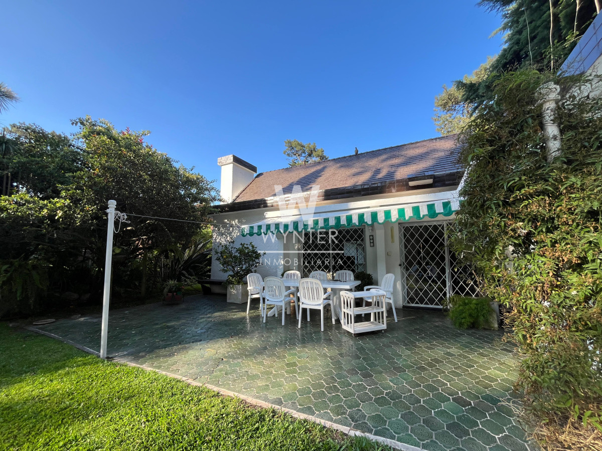 Casa ID.5200 - Casa en venta, reciclada en barrio Cantegril!!!