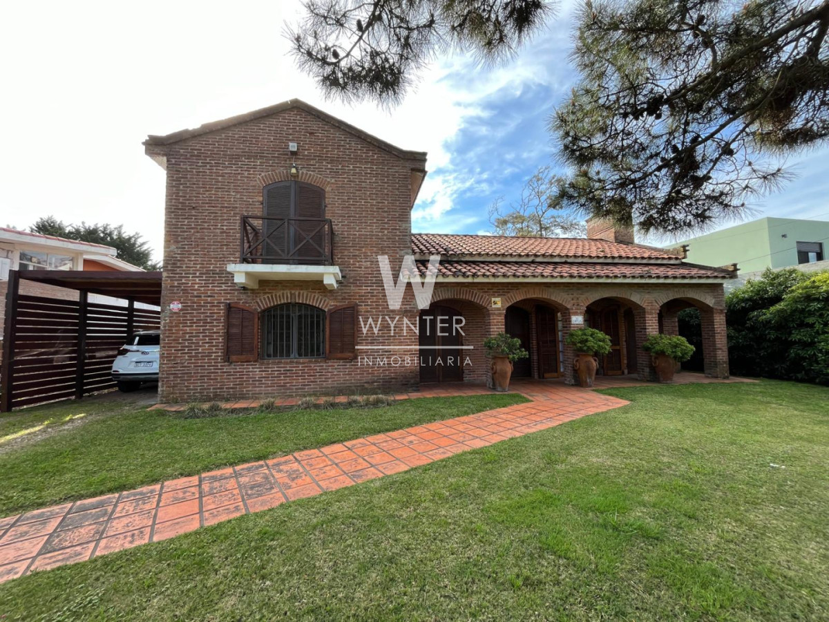 Casa ID.6774 - Casa en Pinares de 3 dormitrorios 
