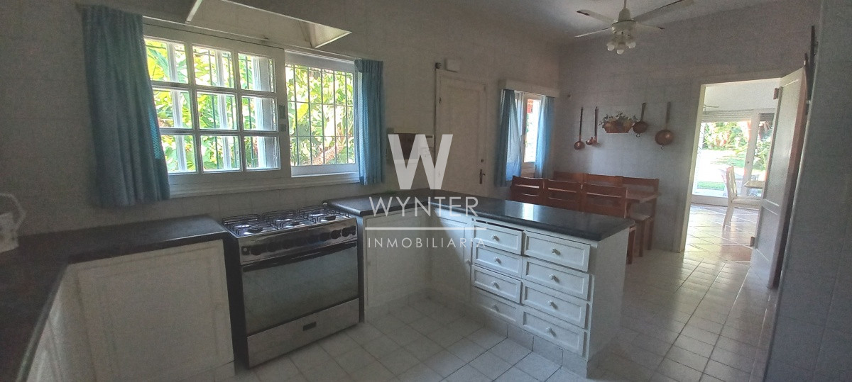 Casa ID.3755 - Excelente casa a 1 cuadra del mar con un hermoso parque de 3.550 m2