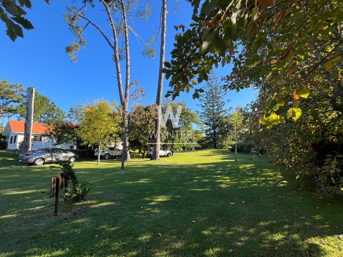 Casa ID.5635 - Casa en venta con doble frente sobre Av. Córdoba y Boulevar Artigas, apta para uso comercial. 