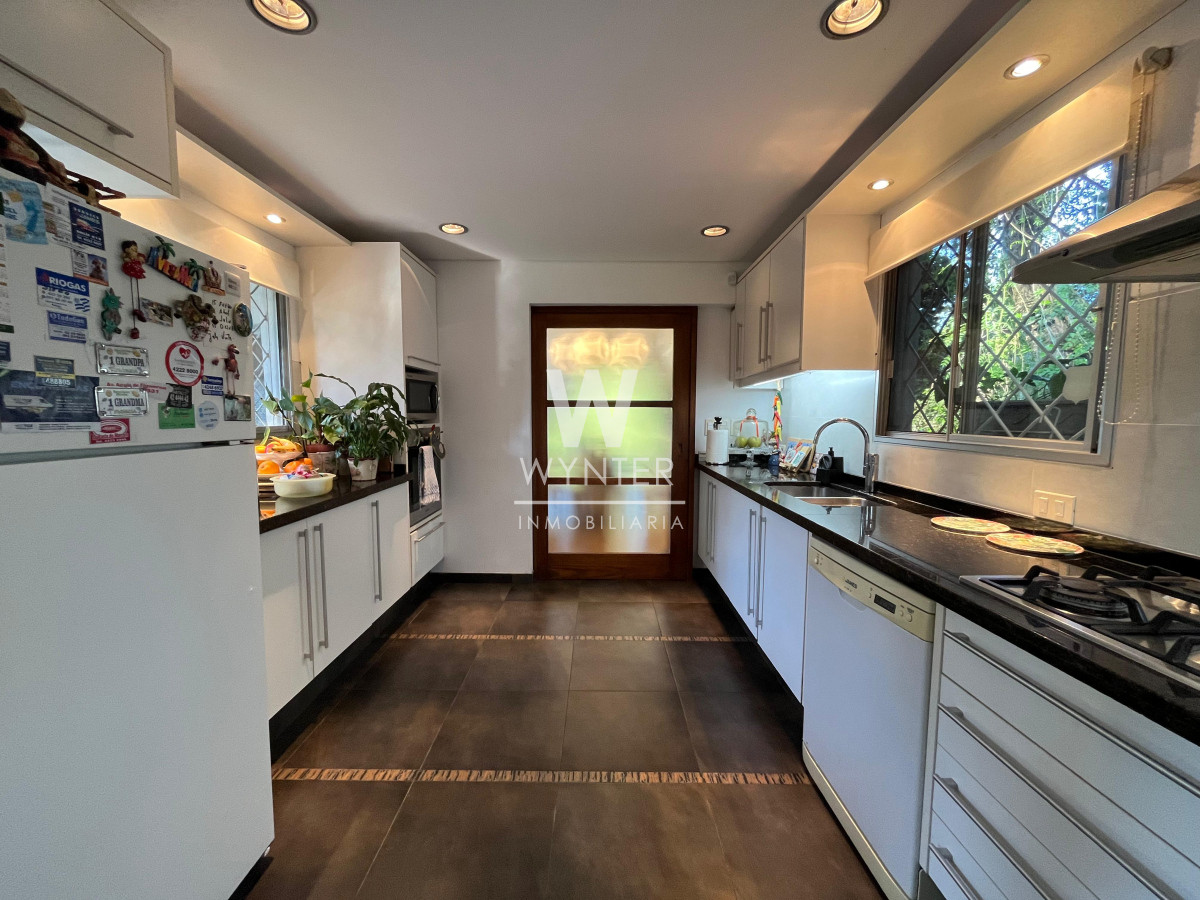 Casa ID.5200 - Casa en venta, reciclada en barrio Cantegril!!!