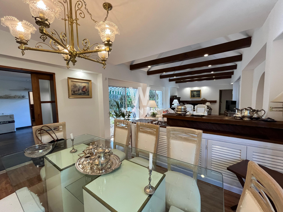 Casa ID.5200 - Casa en venta, reciclada en barrio Cantegril!!!
