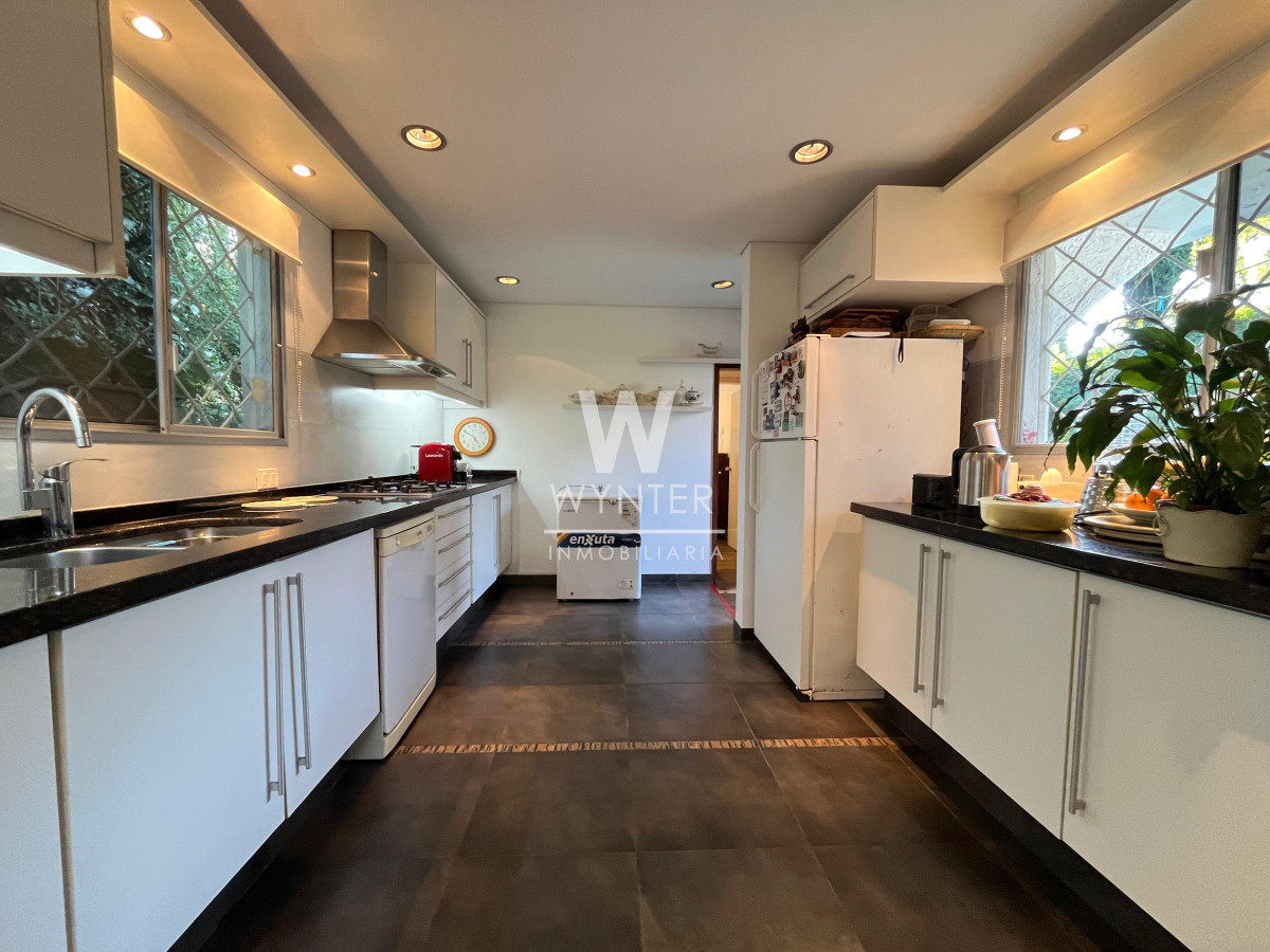 Casa ID.5200 - Casa en venta, reciclada en barrio Cantegril!!!
