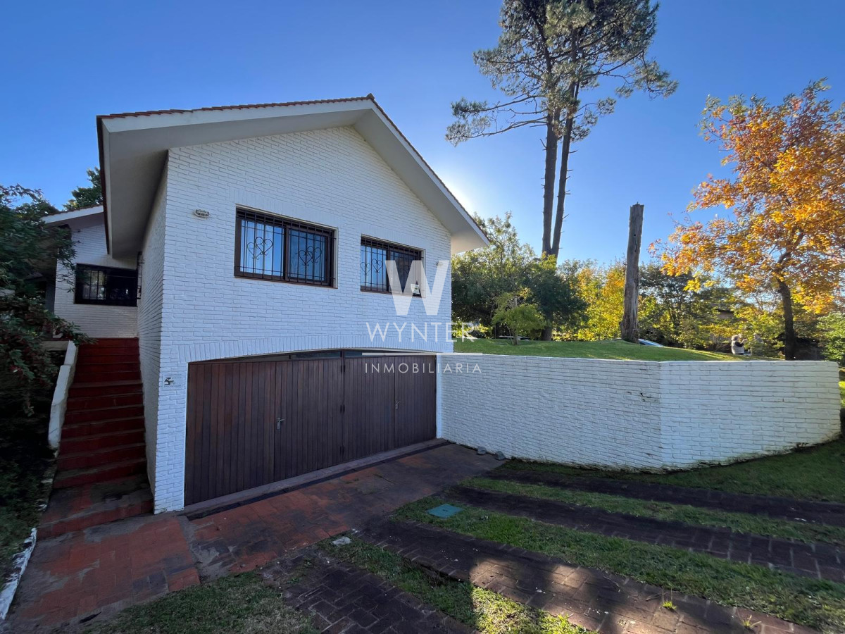 Casa ID.5635 - Casa en venta con doble frente sobre Av. Córdoba y Boulevar Artigas, apta para uso comercial. 