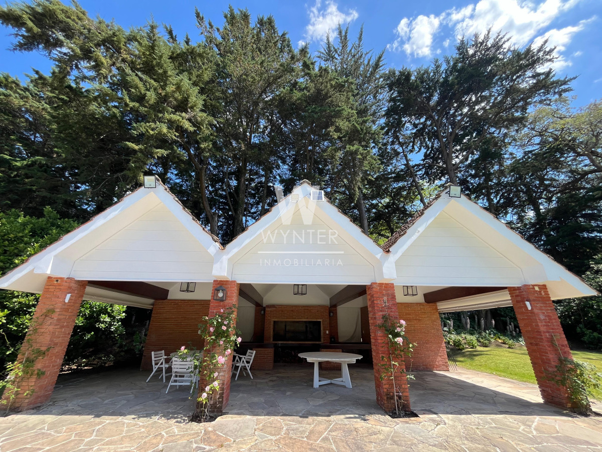 Casa ID.5283 - Casa en venta construida por el Arq. Arturo Dubourg