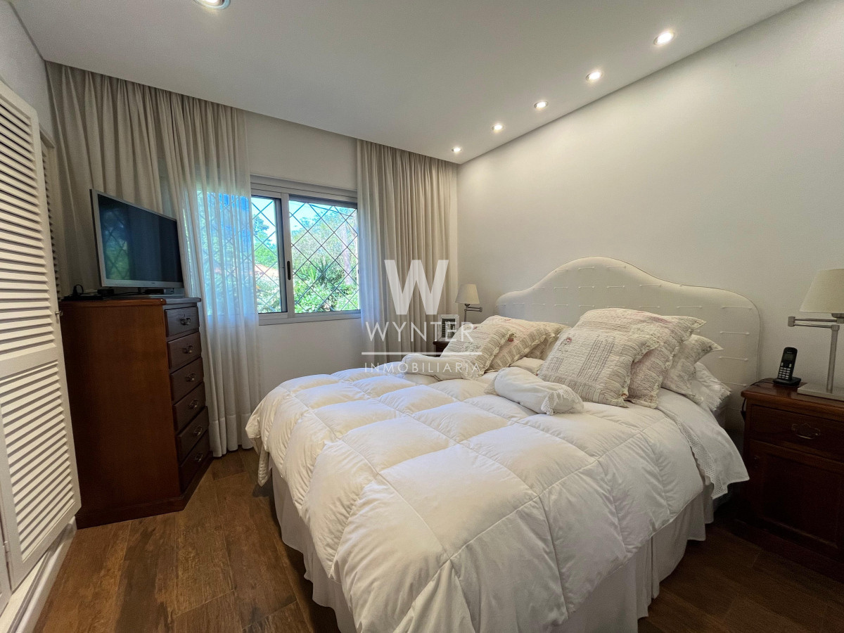 Casa ID.5200 - Casa en venta, reciclada en barrio Cantegril!!!