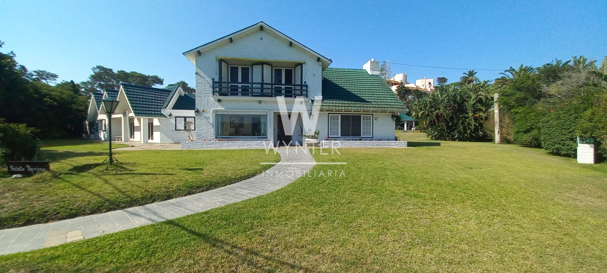 Casa ID.3755 - Excelente casa a 1 cuadra del mar con un hermoso parque de 3.550 m2