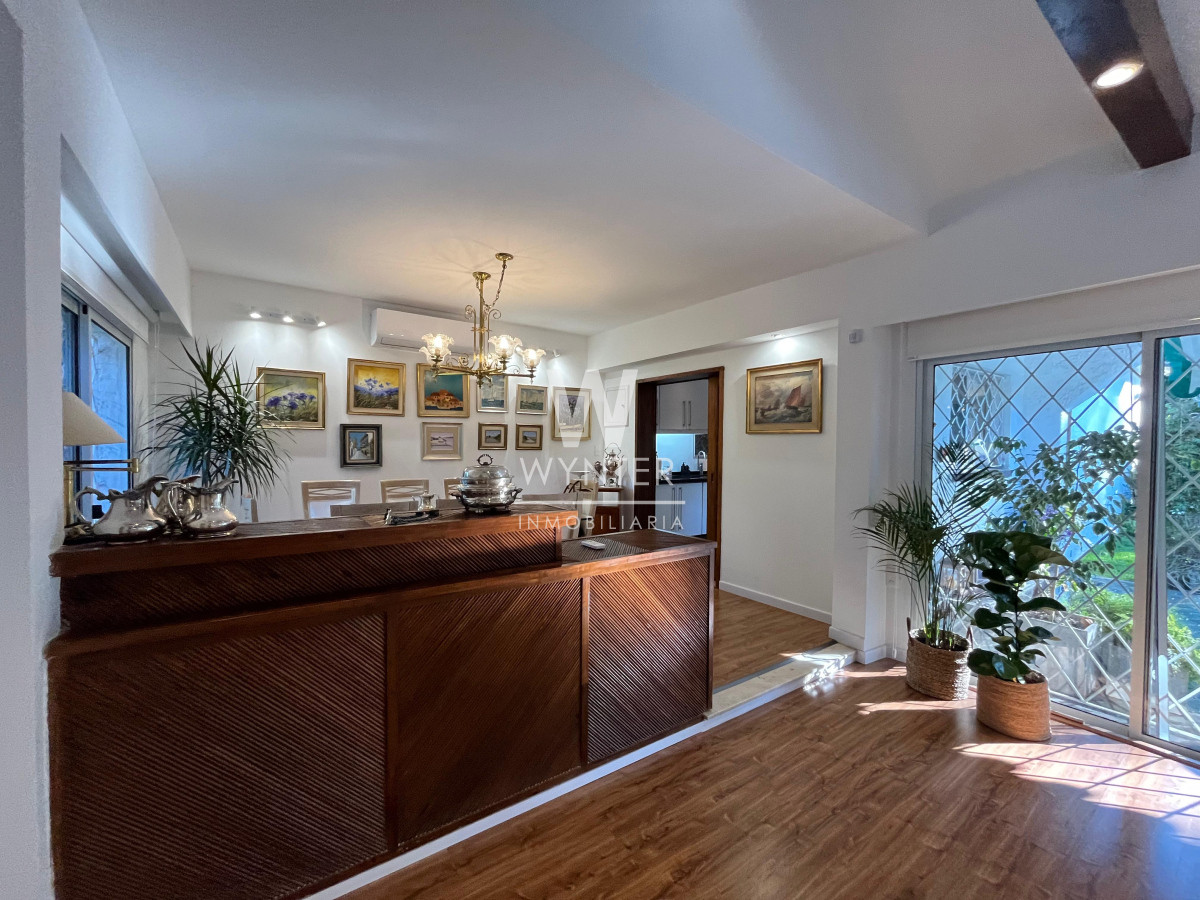 Casa ID.5200 - Casa en venta, reciclada en barrio Cantegril!!!