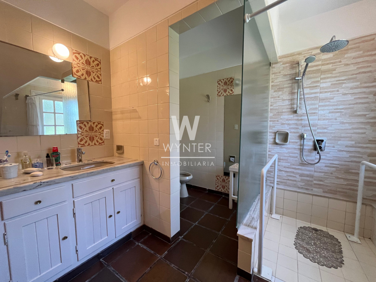 Casa ID.5283 - Casa en venta construida por el Arq. Arturo Dubourg