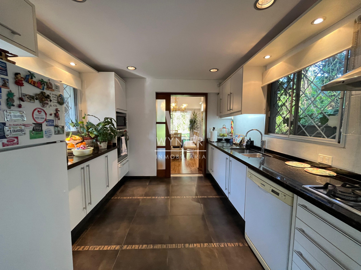 Casa ID.5200 - Casa en venta, reciclada en barrio Cantegril!!!