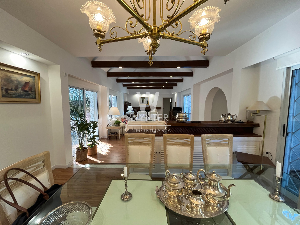 Casa ID.5200 - Casa en venta, reciclada en barrio Cantegril!!!