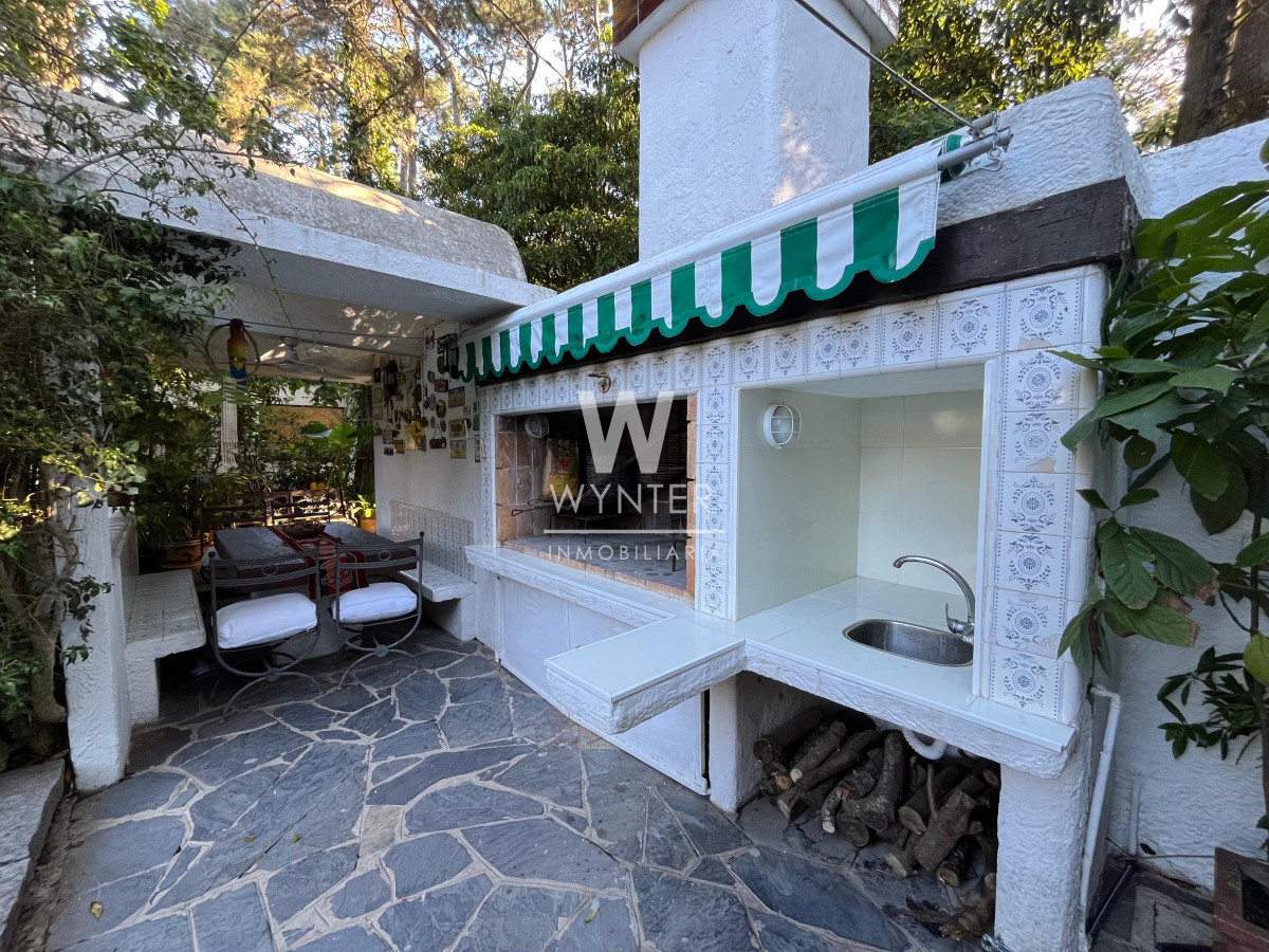 Casa ID.5200 - Casa en venta, reciclada en barrio Cantegril!!!