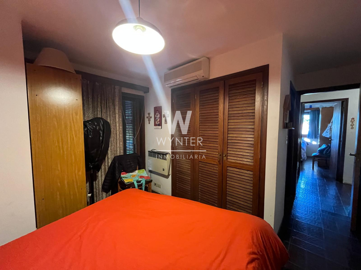 Casa ID.5635 - Casa en venta con doble frente sobre Av. Córdoba y Boulevar Artigas, apta para uso comercial. 