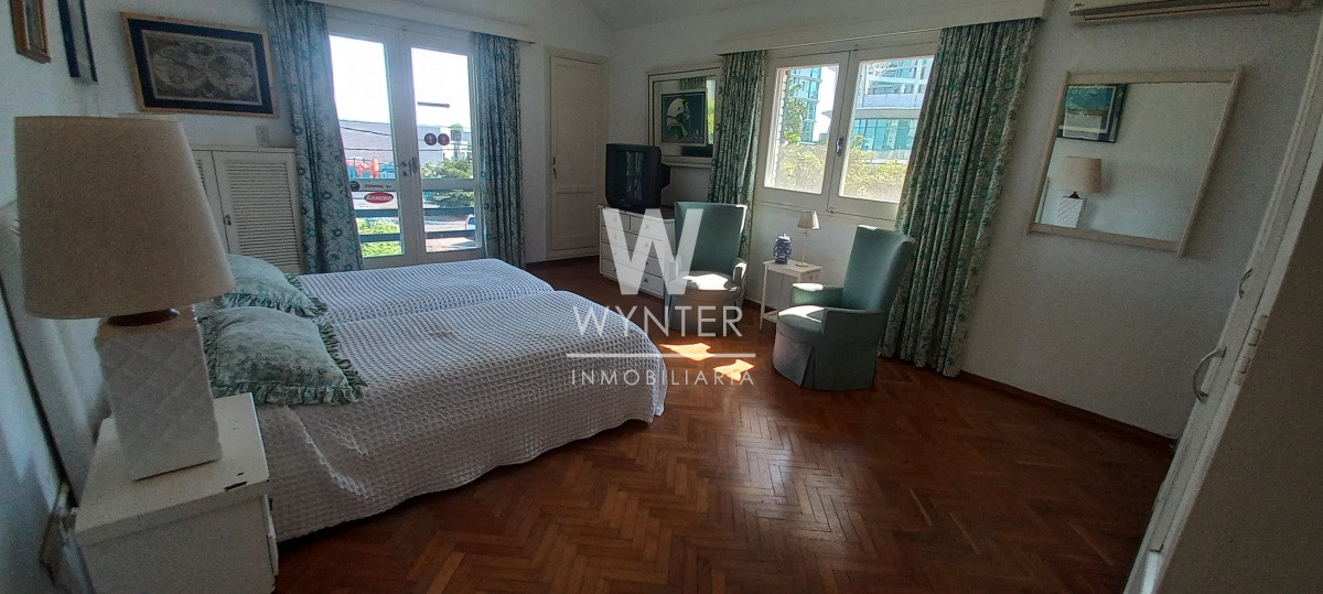 Casa ID.3755 - Excelente casa a 1 cuadra del mar con un hermoso parque de 3.550 m2