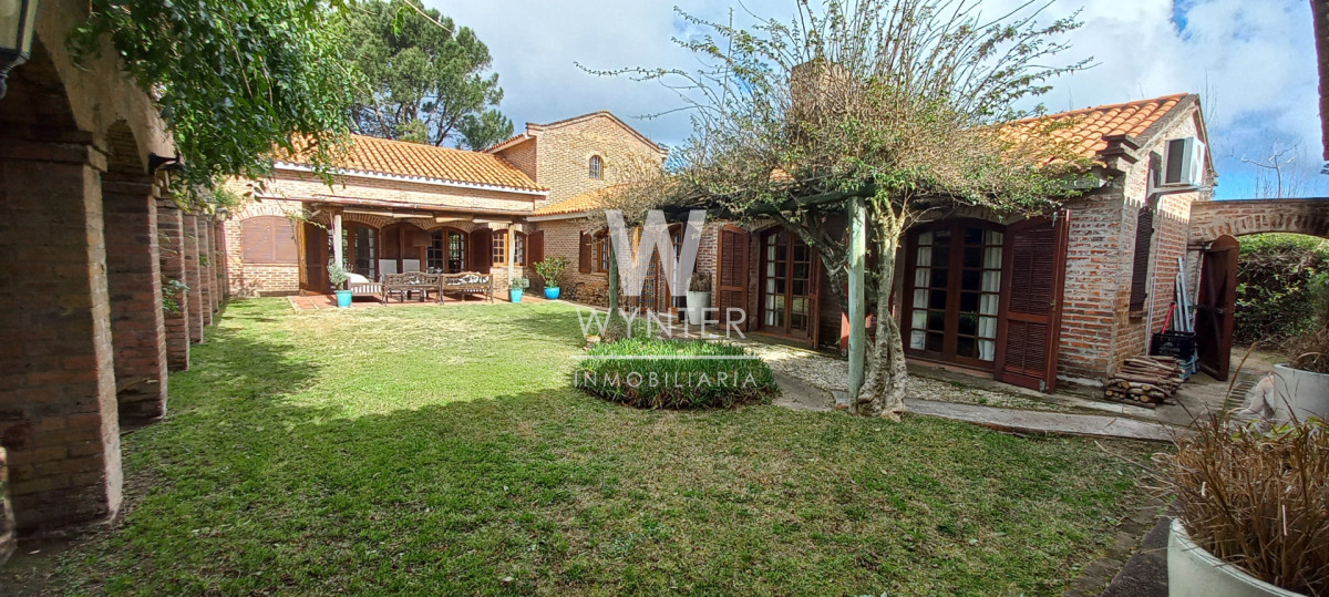 Casa ID.6774 - Casa en Pinares de 3 dormitorios 