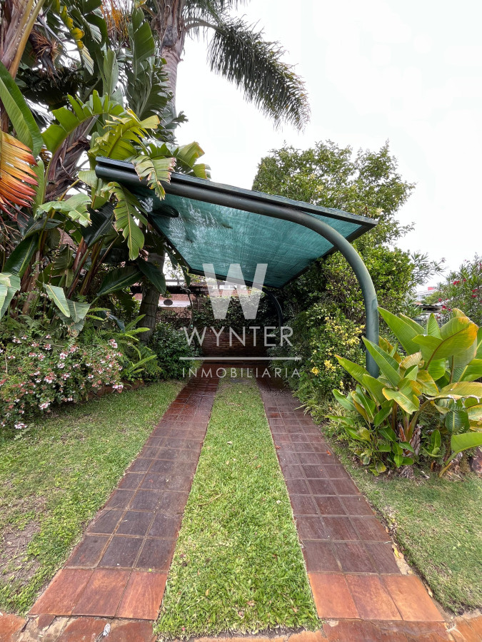 Casa ID.5391 - Casa en venta - A pasos de la Playa Mansa