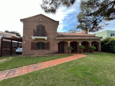 Casa en Pinares de 3 dormitrorios 