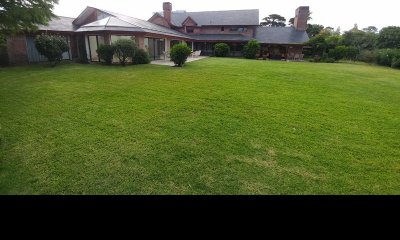 Casa en venta en oportunidad a 1 cuadra del mar - 7 dormitorios y dependencia de servicio