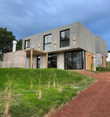 Oportunidad en Barrio privado - A estrenar a 400 metros del mar en Piedras del Chileno