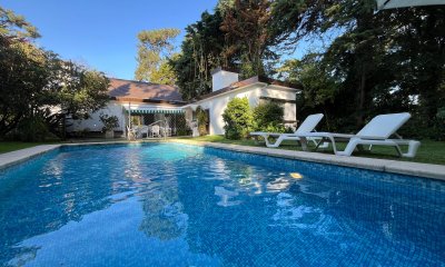 Casa en venta, reciclada en barrio Cantegril!!!