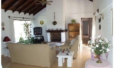 Casa muy cómoda en Cantegril de 3 dormitorios y dependencia de servicio