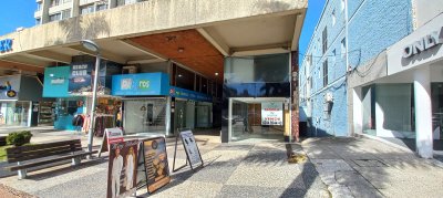 muy buen local a la calle sobre av. gorlero - wnt780l