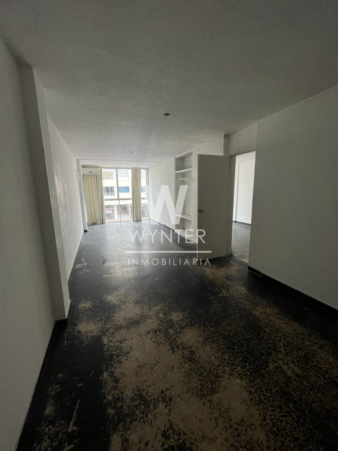 Local Comercial ID.751 - Excelente local a media cuadra de la calle 20